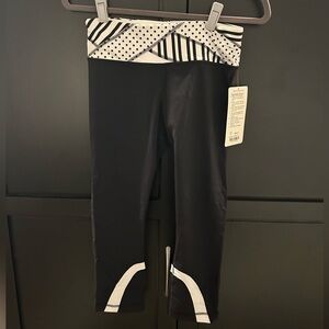 NWT Lululemon Run: Inspire Crop II Black/white
